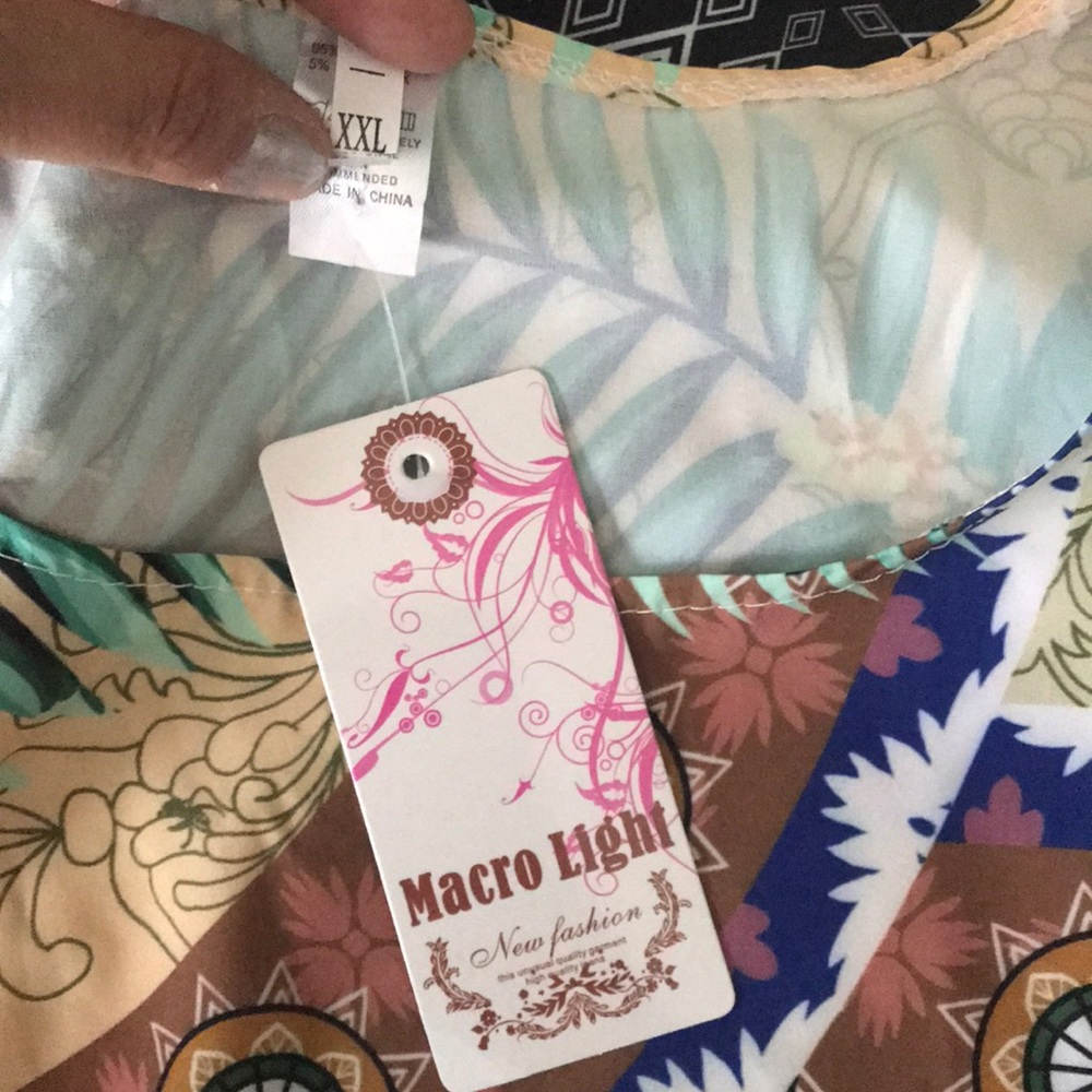 Beautiful tank blouse from boutique - Picture 4 of 5